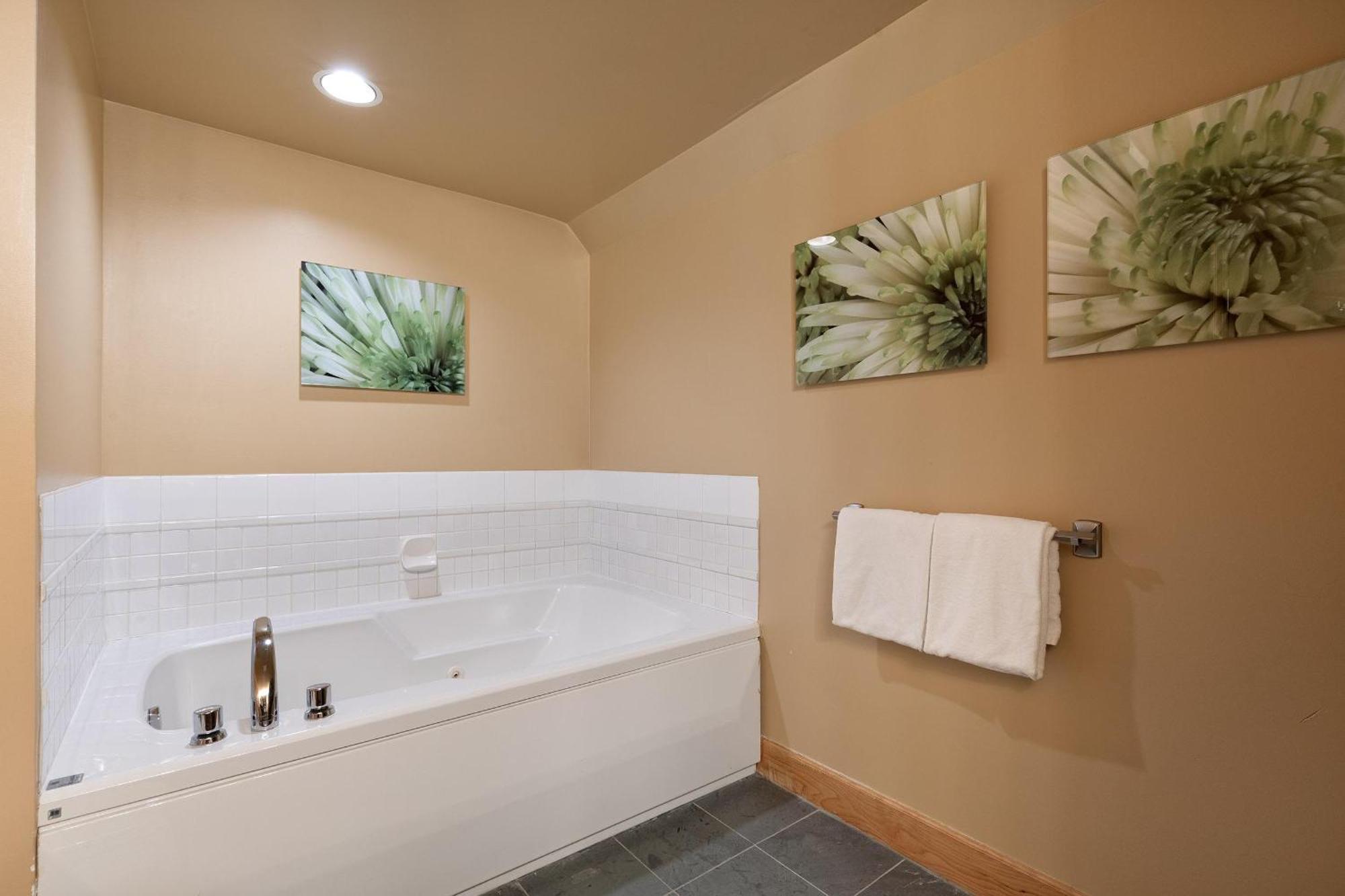 Alpine Greens 8 | Bright Townhome Near Blackcomb, Walk Or Shuttle To Skiing, Secure Parking Whistler Eksteriør bilde